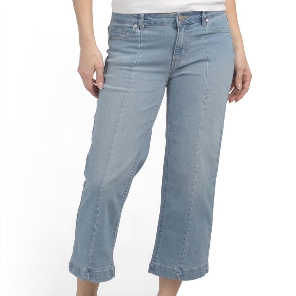 d. jeans Women's Cropped Light Blue Jeans
